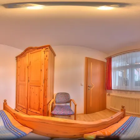 Haus Jeller 招待所 3*