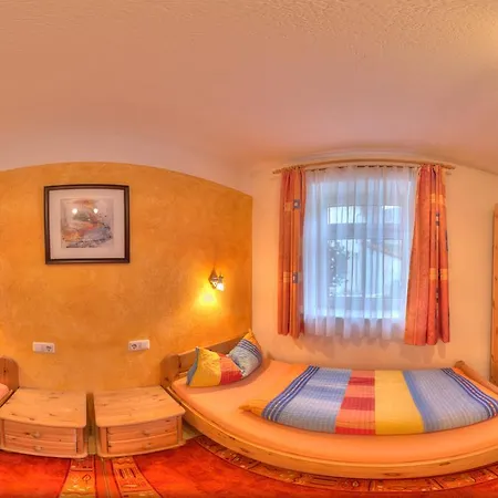 Haus Jeller 招待所 3*